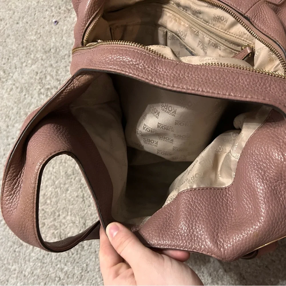 Michael Kors Brown mauve Hobo Bag with Pebbled Leather‎ and MK Charm
